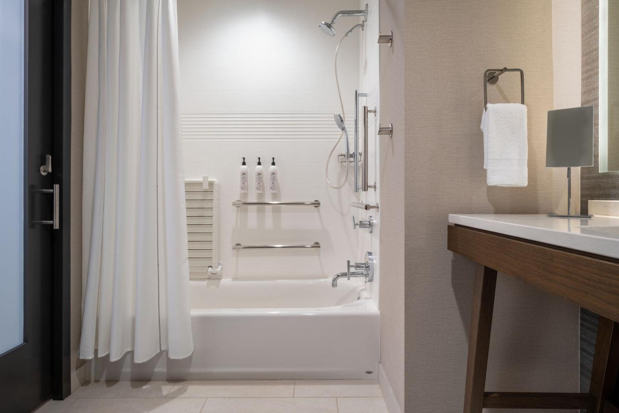 Delta Hotels By Marriott Wichita Falls Convention Center Εξωτερικό φωτογραφία